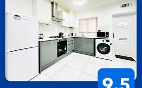 Apartment In East Ham, London